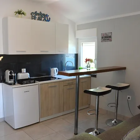 Maris Apartment *